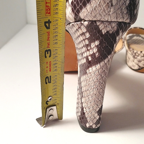 Vince Camuto Genuine Leather Snakeskin Heel Size 9.5 M - Picture 5 of 9
